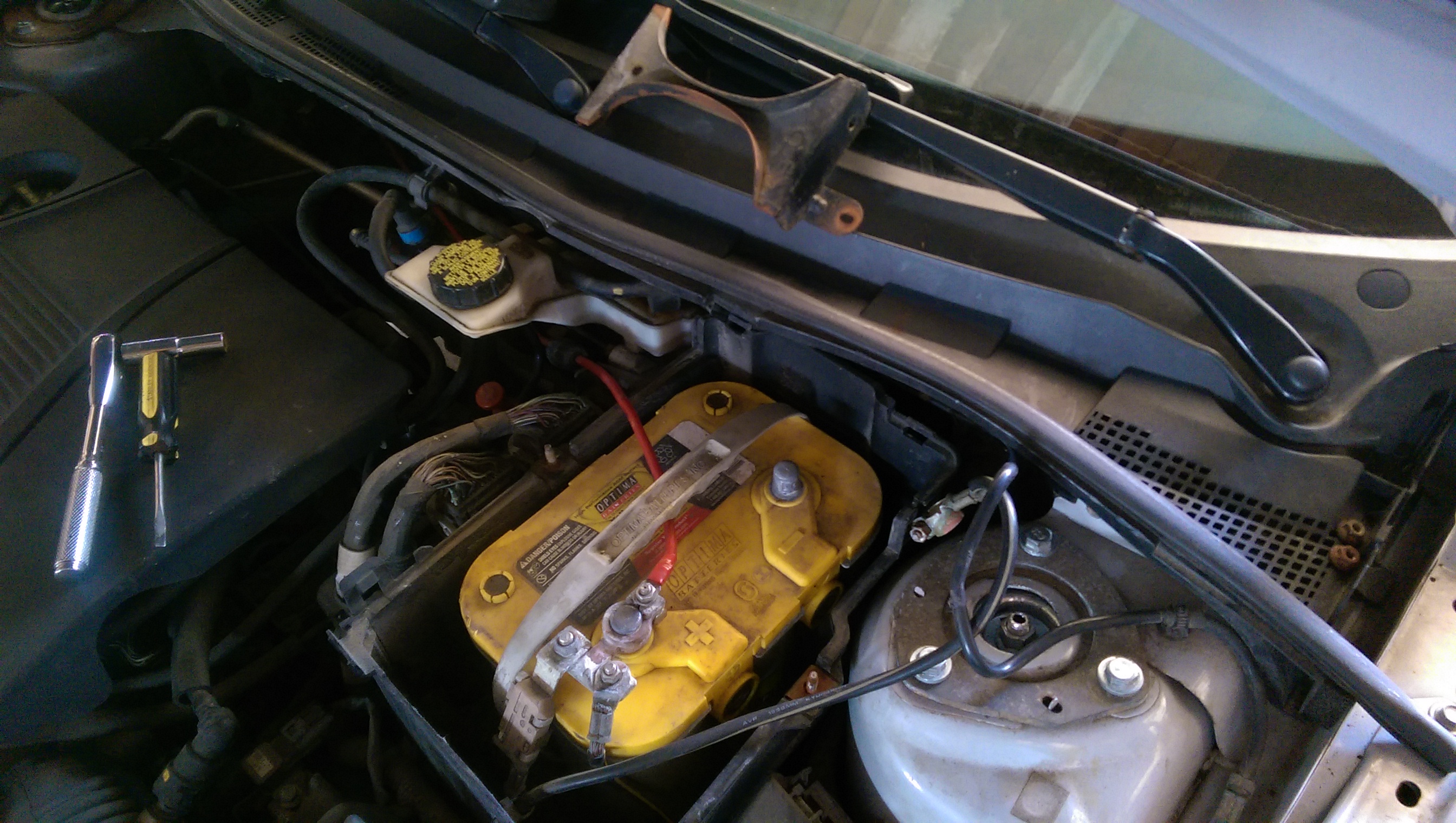 Mazda 3 Transmission Mount Losing Parts Of The Car Before Prying Plug Handle Up Two On Side Battery Box Are Something A Mystery I M Not Sure How Got Those Unplugged